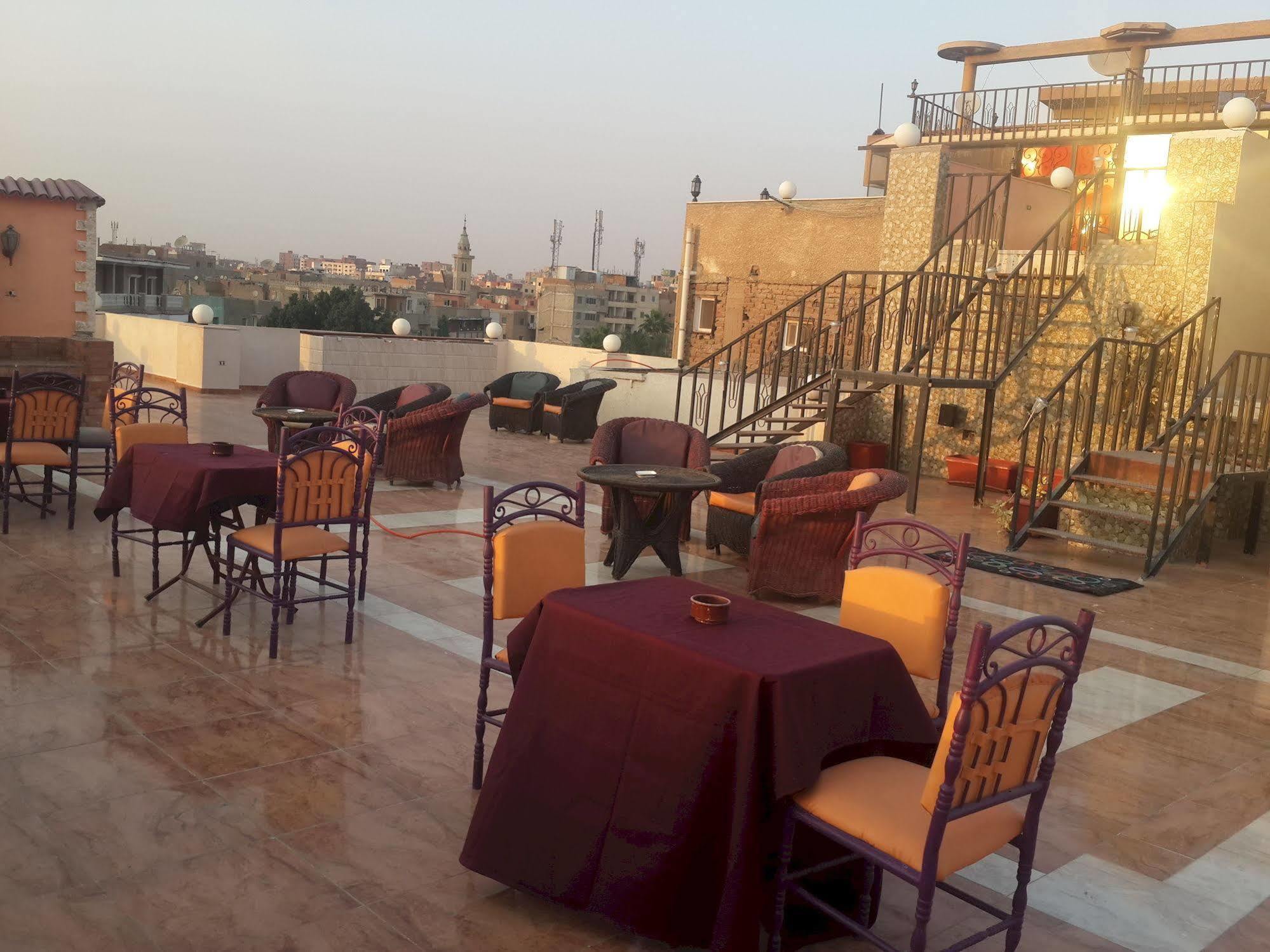 Pyramids Plateau Inn Giza Buitenkant foto